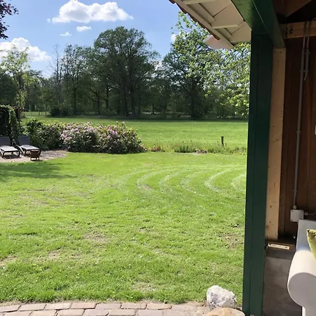 Dom wakacyjny De Kastanje 5-persoons Met Overdekte Lounge En Hottub, Barrelsauna, Stoomsauna, Ligbad, Sunshower, Wifi Lievelde