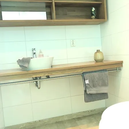 De Kastanje 5-persoons Met Overdekte Lounge En Hottub, Barrelsauna, Stoomsauna, Ligbad, Sunshower, Wifi Lievelde