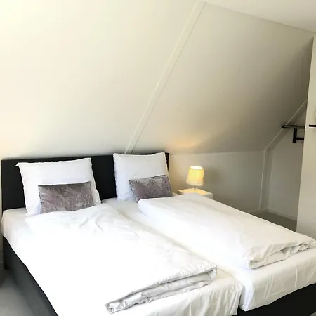 De Kastanje 5-persoons Met Overdekte Lounge En Hottub, Barrelsauna, Stoomsauna, Ligbad, Sunshower, Wifi *