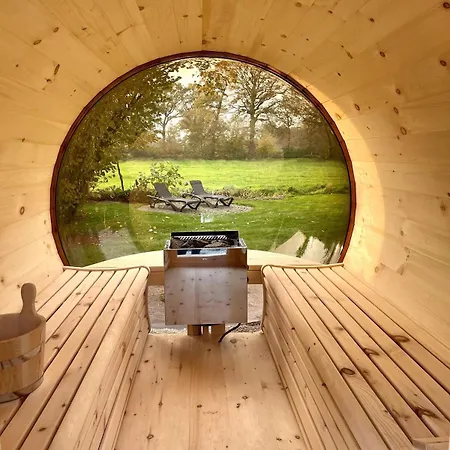 Dom wakacyjny De Kastanje 5-persoons Met Overdekte Lounge En Hottub, Barrelsauna, Stoomsauna, Ligbad, Sunshower, Wifi Lievelde