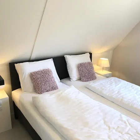 De Kastanje 5-persoons Met Overdekte Lounge En Hottub, Barrelsauna, Stoomsauna, Ligbad, Sunshower, Wifi Dom wakacyjny