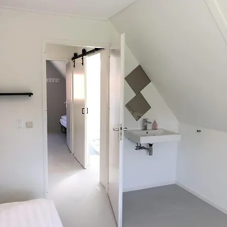 De Kastanje 5-persoons Met Overdekte Lounge En Hottub, Barrelsauna, Stoomsauna, Ligbad, Sunshower, Wifi Dom wakacyjny *