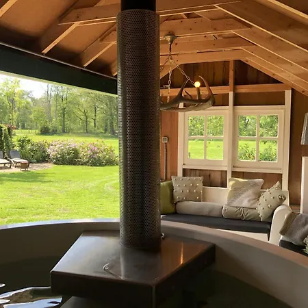 Dom wakacyjny De Kastanje 5-persoons Met Overdekte Lounge En Hottub, Barrelsauna, Stoomsauna, Ligbad, Sunshower, Wifi Lievelde