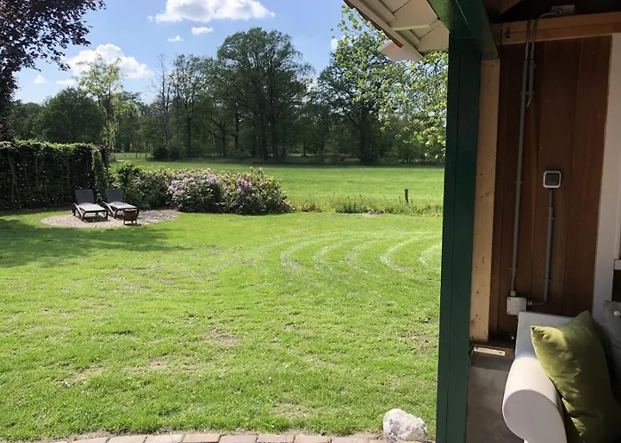 Сasa de vacaciones De Kastanje 5-persoons Met Overdekte Lounge En Hottub, Barrelsauna, Stoomsauna, Ligbad, Sunshower, Wifi Lievelde