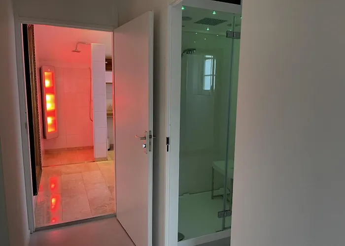 De Kastanje 5-persoons Met Overdekte Lounge En Hottub, Barrelsauna, Stoomsauna, Ligbad, Sunshower, Wifi Lievelde