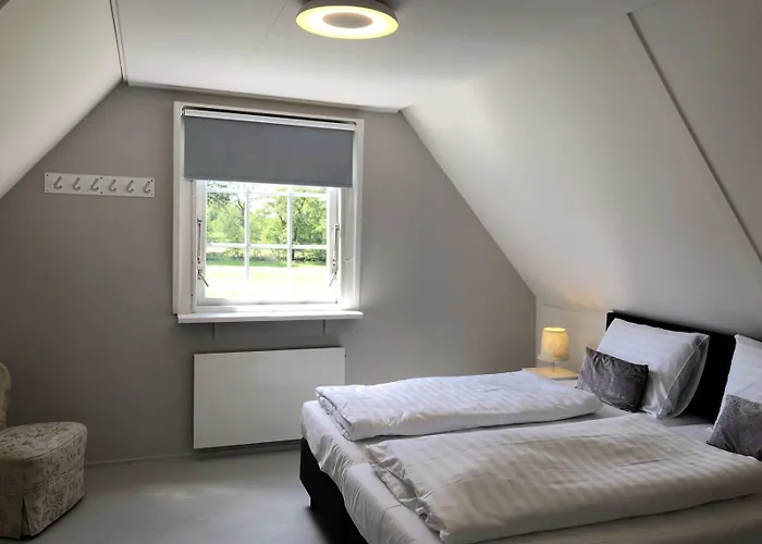 Сasa de vacaciones De Kastanje 5-persoons Met Overdekte Lounge En Hottub, Barrelsauna, Stoomsauna, Ligbad, Sunshower, Wifi