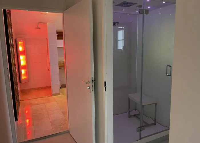 De Kastanje 5-persoons Met Overdekte Lounge En Hottub, Barrelsauna, Stoomsauna, Ligbad, Sunshower, Wifi Сasa de vacaciones Lievelde