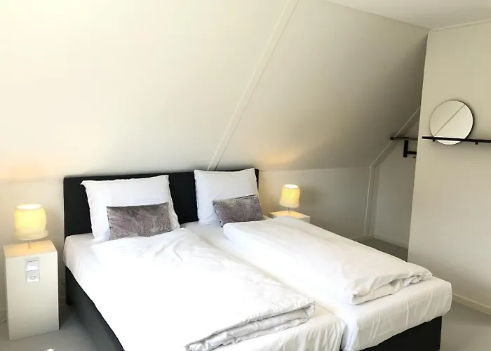 De Kastanje 5-persoons Met Overdekte Lounge En Hottub, Barrelsauna, Stoomsauna, Ligbad, Sunshower, Wifi *