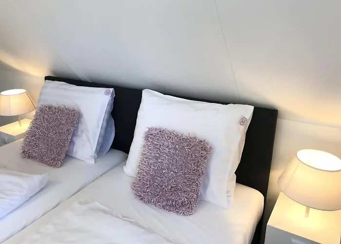 Сasa de vacaciones De Kastanje 5-persoons Met Overdekte Lounge En Hottub, Barrelsauna, Stoomsauna, Ligbad, Sunshower, Wifi