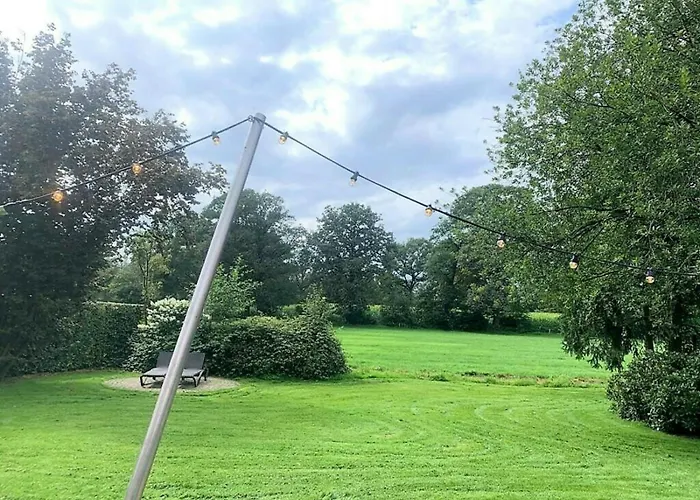 Сasa de vacaciones De Kastanje 5-persoons Met Overdekte Lounge En Hottub, Barrelsauna, Stoomsauna, Ligbad, Sunshower, Wifi Lievelde