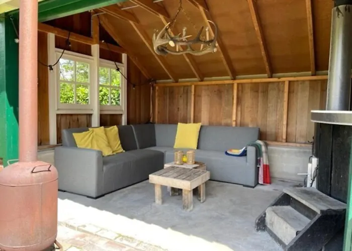 De Kastanje 5-persoons Met Overdekte Lounge En Hottub, Barrelsauna, Stoomsauna, Ligbad, Sunshower, Wifi