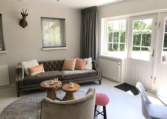 Сasa de vacaciones De Kastanje 5-persoons Met Overdekte Lounge En Hottub, Barrelsauna, Stoomsauna, Ligbad, Sunshower, Wifi Lievelde