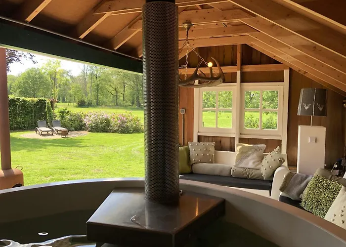 Сasa de vacaciones De Kastanje 5-persoons Met Overdekte Lounge En Hottub, Barrelsauna, Stoomsauna, Ligbad, Sunshower, Wifi Lievelde