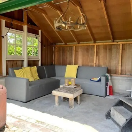 De Kastanje 5-persoons Met Overdekte Lounge En Hottub, Barrelsauna, Stoomsauna, Ligbad, Sunshower, Wifi