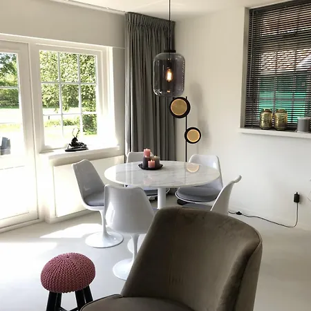 Holiday home De Kastanje 5-persoons Met Overdekte Lounge En Hottub, Barrelsauna, Stoomsauna, Ligbad, Sunshower, Wifi